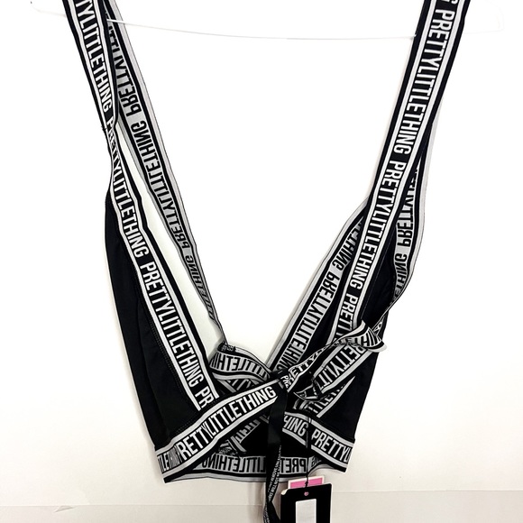 PRETTYLITTLETHING Plus Black Brand Crop Top - Picture 4 of 4